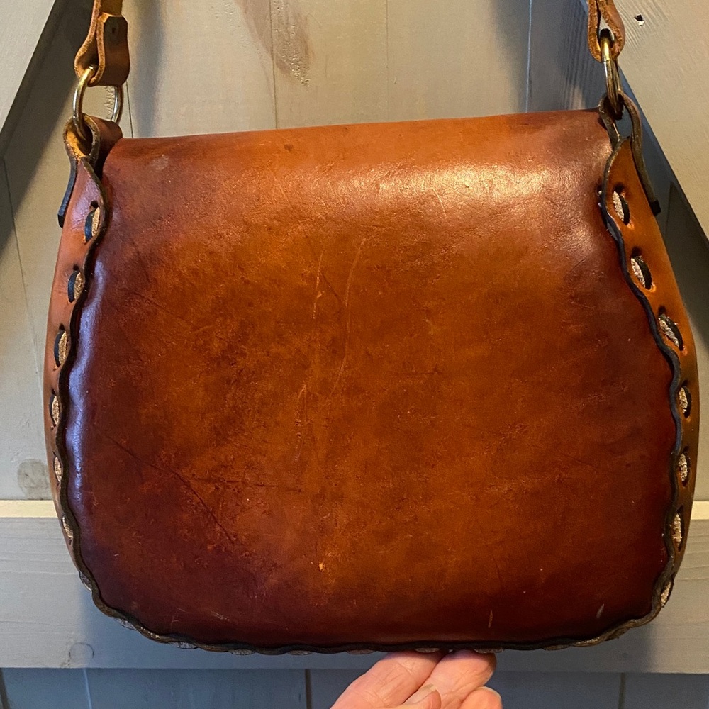 Vintage boho hippie 1970’s Artisan Brown Leather Shoulder Bag with Floral Design - Picture 4 of 13